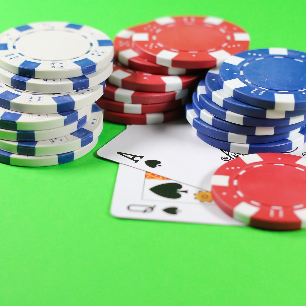 Pemain menikmati sportsbook dan kasino langsung fortunasport di ponsel